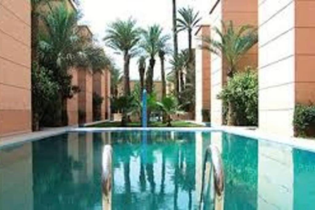Super Riad Avec Piscine Interieure Marrakesh Exterior photo