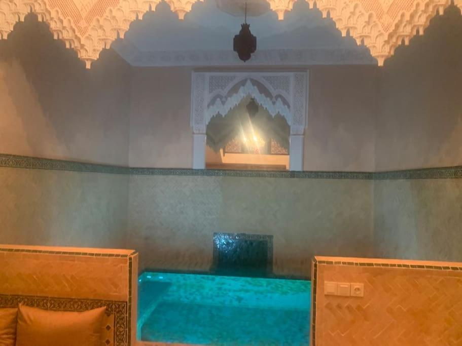Super Riad Avec Piscine Interieure Marrakesh Exterior photo